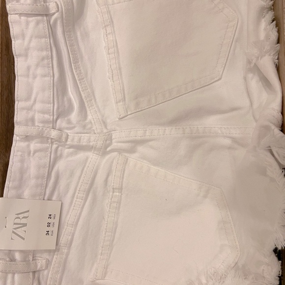 NWT ZARA White Shorts - Picture 2 of 2